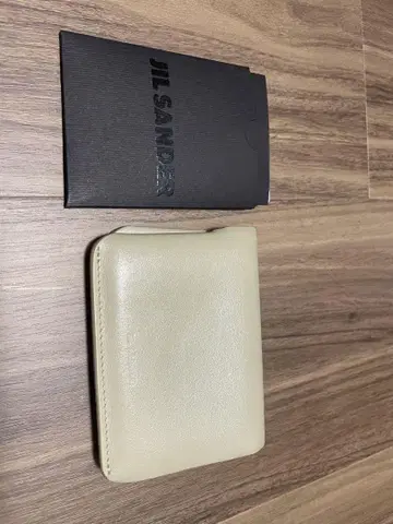 질 샌더 크림 접이식 지갑