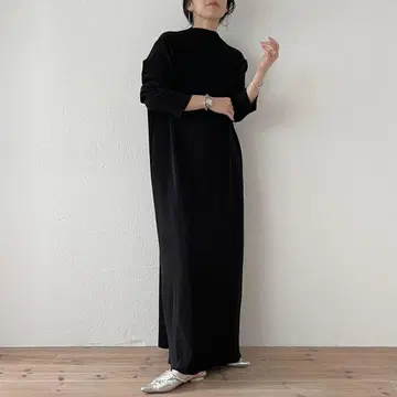 wee9s 데일리 슈퍼 스트레치 크루넥 플리츠 원피스