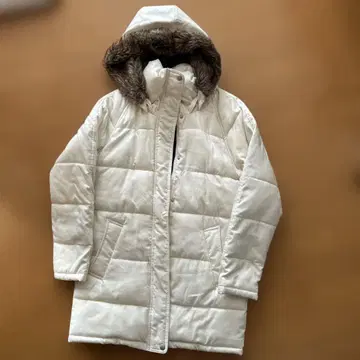 화이트 퀼팅 코트
