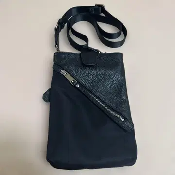 거의 미사용 스마트폰 숄더 BOX21 블랙 숄더백