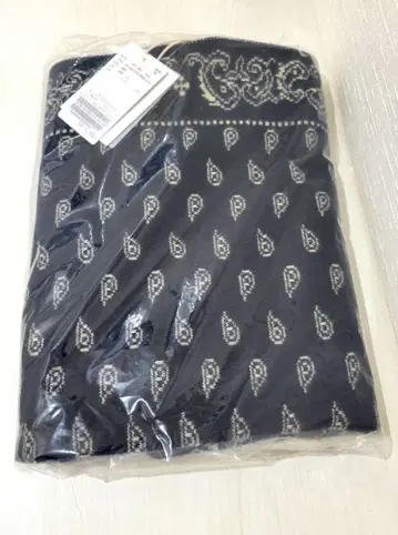 [ GUEST IN RESIDENCE ] BANDANA SCARF