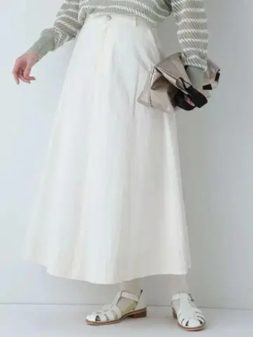 human woman 오미자라 플레어 스커트 화이트