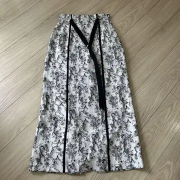 미사용 LAGUNAMOON 꽃무늬 타이트 스커트
