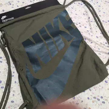 새상품 나이키 냅색 레어 카키