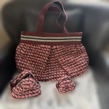 FURLA 체크 무늬 토트백 1개, 파우치 2개