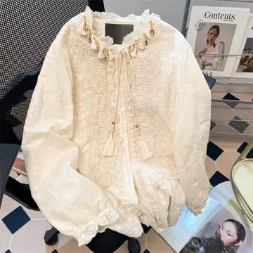 아이보리 자수 긴팔 블라우스