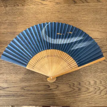 청백 물결 무늬 부채