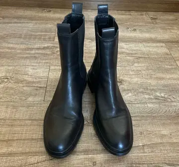 ZARA 블랙 가죽 사이드 고어 부츠