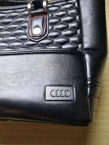 Audi 블랙 퀼팅 디자인 백