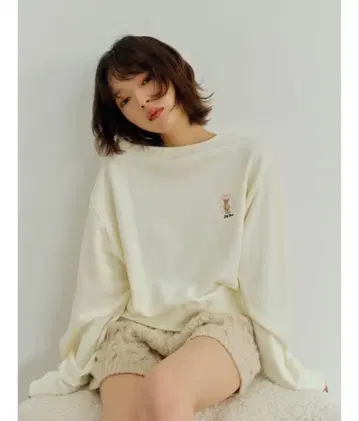 LILYBROWN Lily Bear 원숄더 리본 맨투맨 아이보리