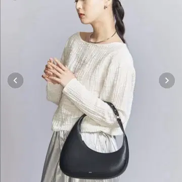 JW PEI 블랙 가죽 숄더백