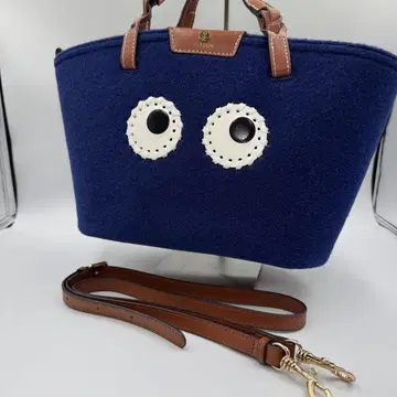 하자품 안야 힌드마치 네이비 펠트 토트백 눈 디자인