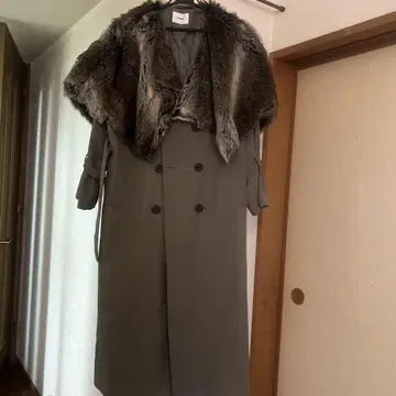 MURUA 퍼 포함 그레이 롱 코트