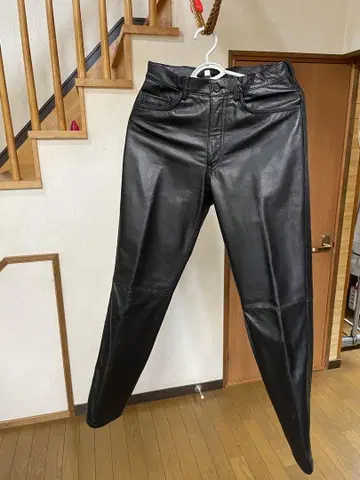블랙 가죽 슬림 핏 팬츠 미사용품
