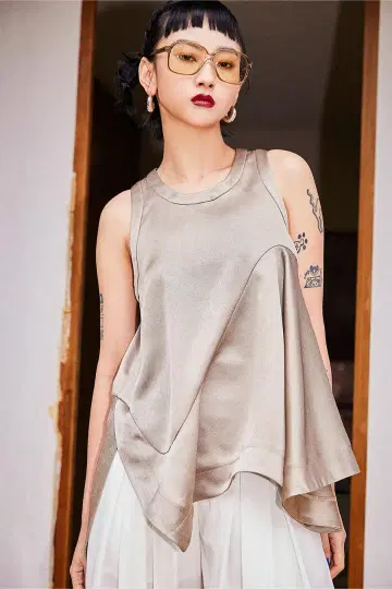 OMMO satin drape tank top 새틴 드레이프 탱크