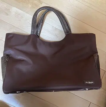 브라운 핸드백 탈부착 가능 숄더 스트랩 포함