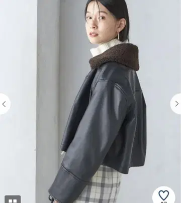 퍼 달린 블랙 가죽 자켓