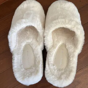 아이보리 퍼 샌들 M 사이즈