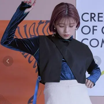 miette 배색 사이드 벨트 숏 베스트