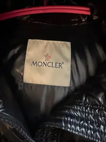 MONCLER 블랙 다운 자켓 후드 부착 경량 남녀 공용