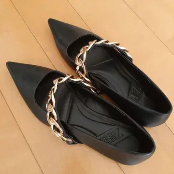 ZARA 블랙 스틸레토 체인 포함