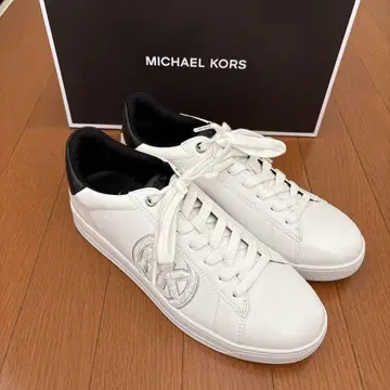 MICHAEL KORS 화이트 스니커즈