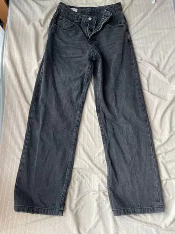 ZARA 다크 그레이 스트레이트 데님