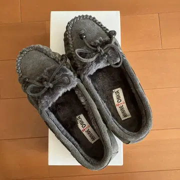 MINNETONKA KYRA SLIPPER 차콜 7