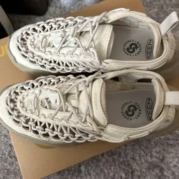 KEEN 유니크 더블 케이스니커즈 샌들 24.5