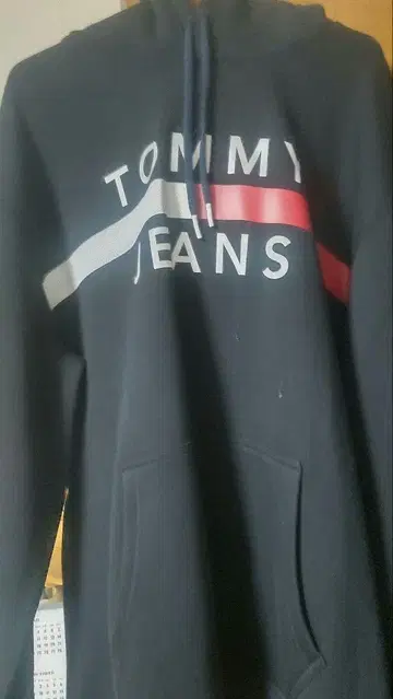 TOMMY JEANS 후드 부착 맨투맨 블랙