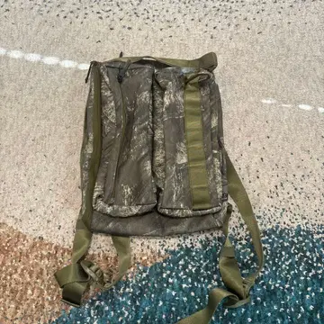 카모 패턴 올리브 그린 백팩