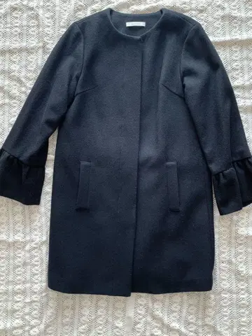 블랙 플레어 슬리브 코트