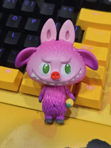 POPMART Labubu 핑크색 보풀이 일어난 돼지 멧돼지 피규어