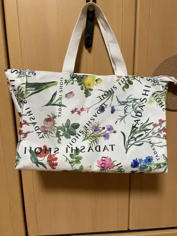 꽃무늬 토트백 화이트 Tadashi shoji 지퍼 포함