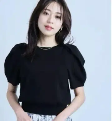 퍼프 슬리브 블랙 상의 저스길리티