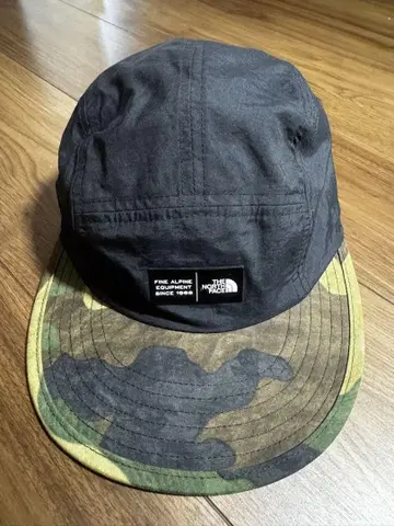 The North Face 블랙 카모플라쥬 제트캡
