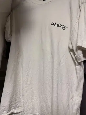 XLARGE 화이트 T셔츠 그래픽 프린트