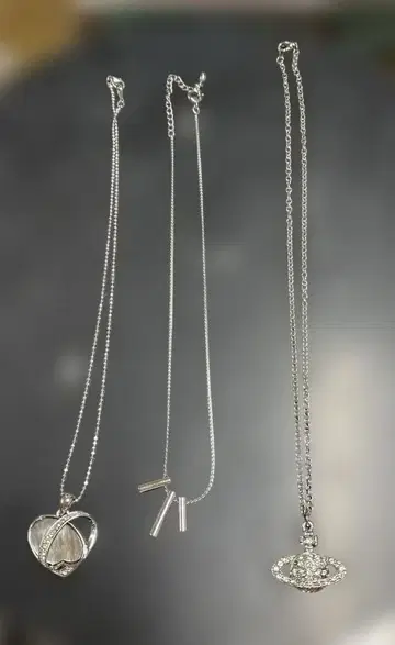 하트 모양 펜던트가 달린 실버 토성 모양 목걸이 3개 세트