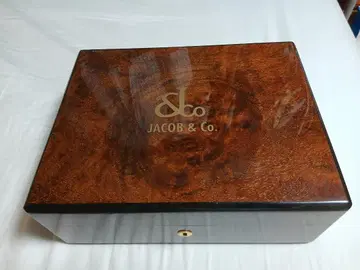 JACOB & Co. 투르비옹 18개 한정판 우드 박스 열쇠 포함