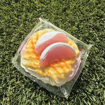 스퀴즈 복숭아 롤케이크