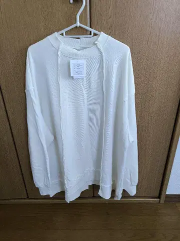 forksy. 화이트 긴팔 T셔츠
