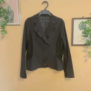 히로코비스 프릴 장식 블랙 테일러드 자켓