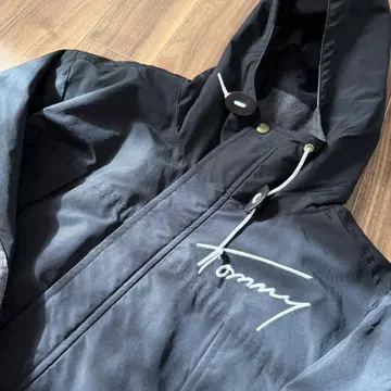 TOMMY 마운틴 후드티 블랙