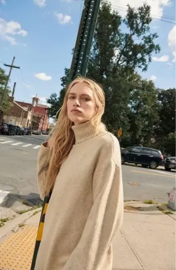 ZARA 베이지 터틀넥 니트 원피스