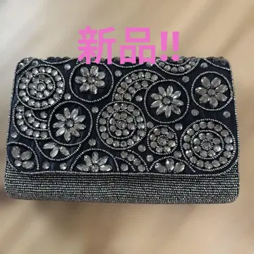 그린 레이블 릴랙싱 비즈 자수 클러치백 블랙
