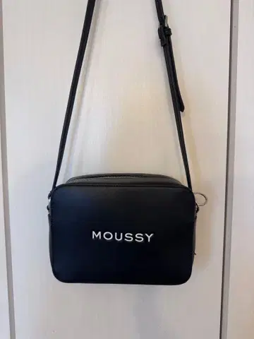 MOUSSY 블랙 숄더백