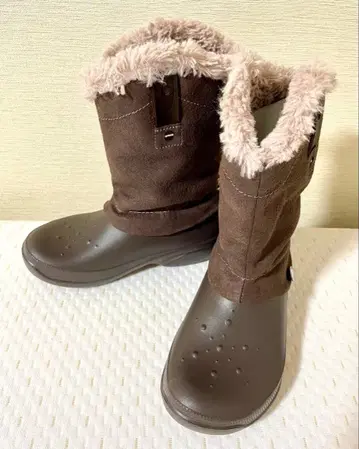[ 미사용 새상품 ] Crocs 무스탕 부츠 브라운 22.0cm