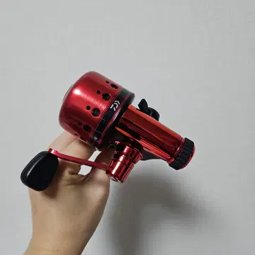 메탈 소재 빨간색 낚시릴