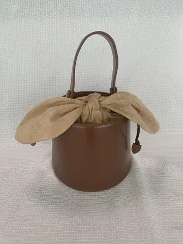 새상품 브라운 가죽 복조리형 핸드백