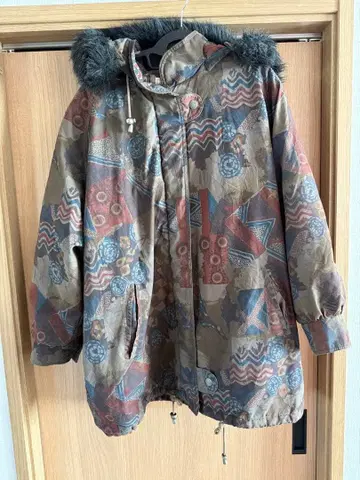Avenue Outerwear 기하학 패턴 아우터
